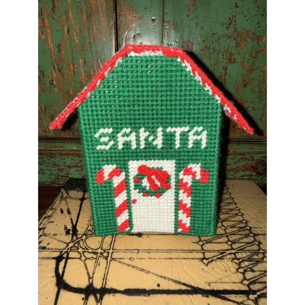 Santa Christmas Holiday Square Tissue Box Cover Plastic Canvas Hand Stitched